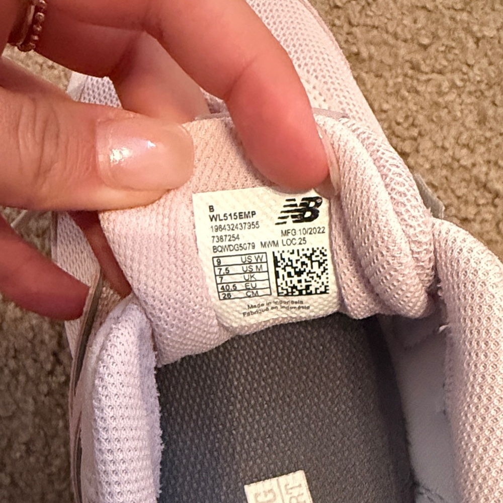 NEVER WORN New Balance Women's Light Pink Sneakers - Picture 4 of 4